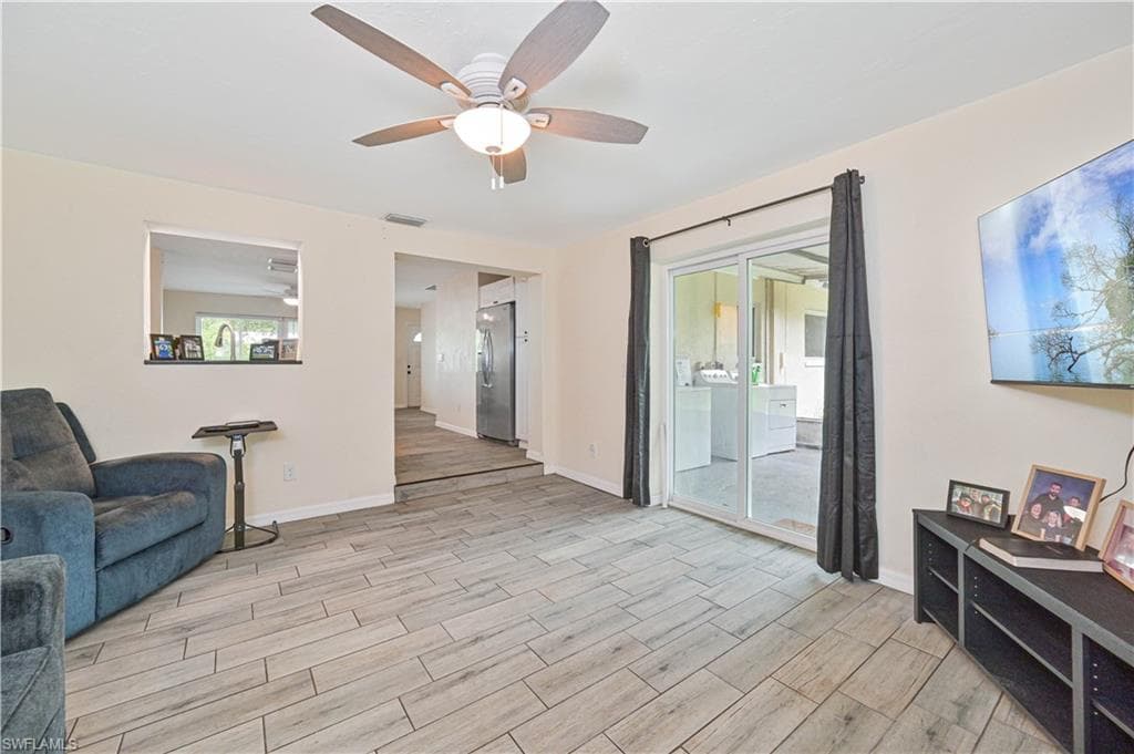 1130 Travis AVE-9
