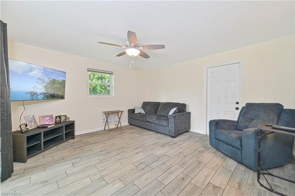 1130 Travis AVE-8