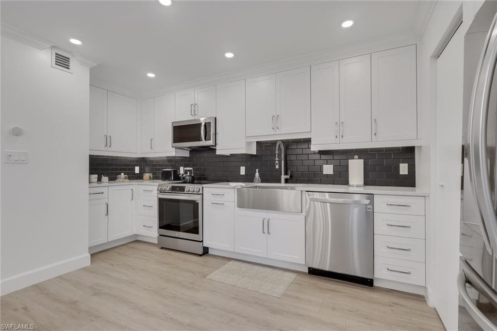 788 Park Shore DR E14-6