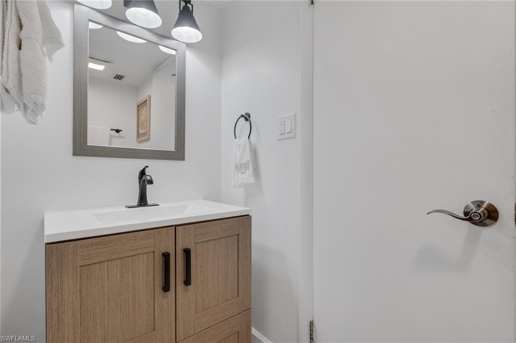 788 Park Shore DR E14-16