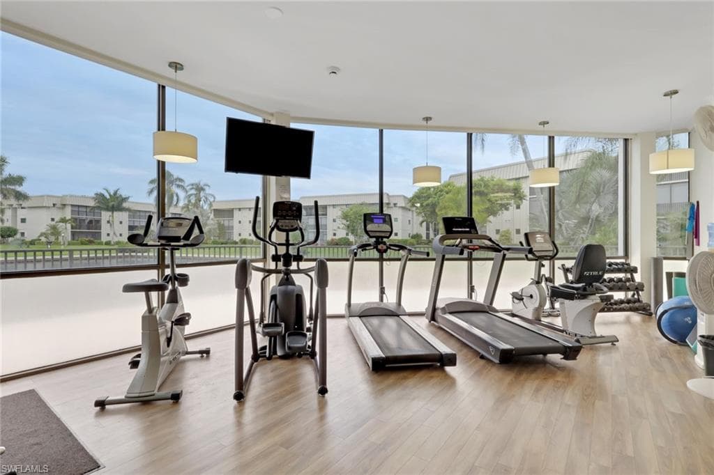 788 Park Shore DR E14-22