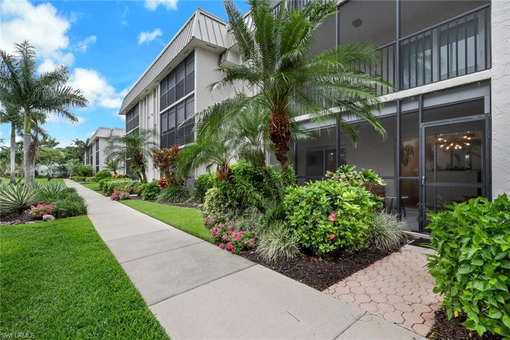 788 Park Shore DR E14-1