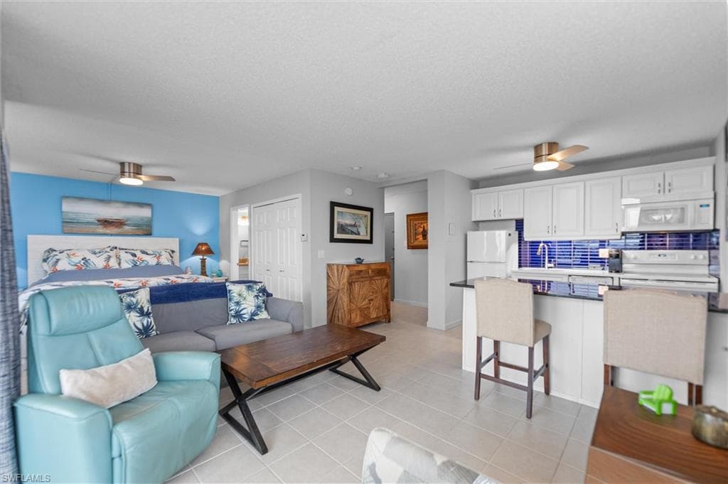 7360 Estero BLVD PH2-6