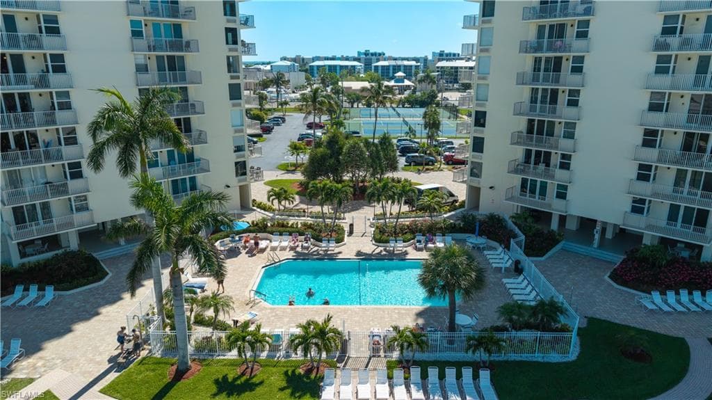 7360 Estero BLVD 703-22