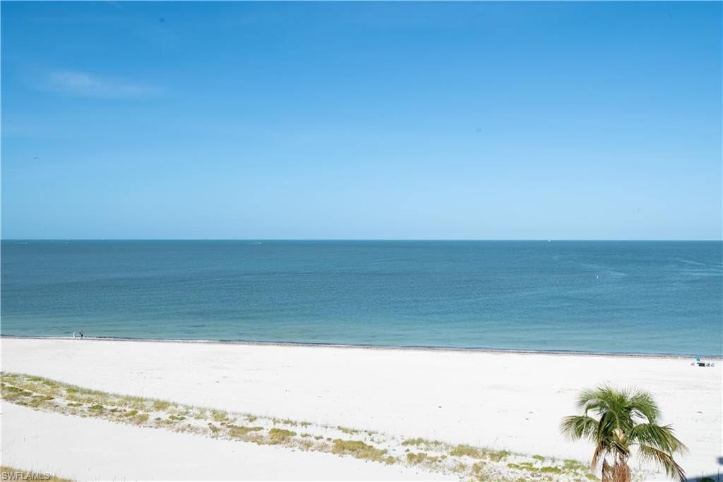 7360 Estero BLVD 703-27
