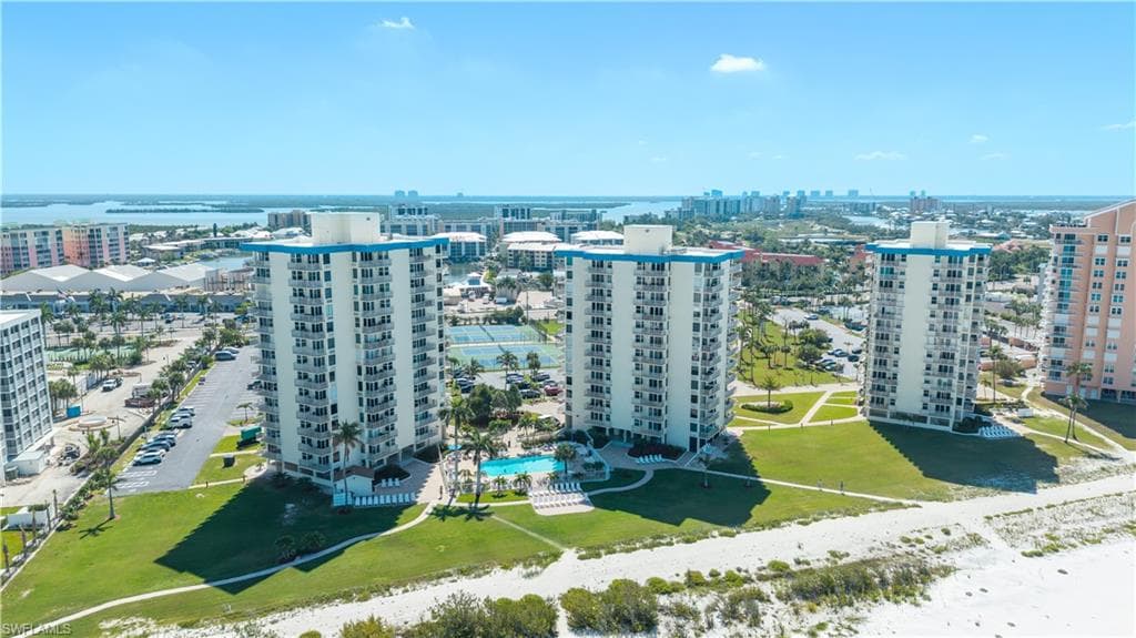 7360 Estero BLVD 703-29