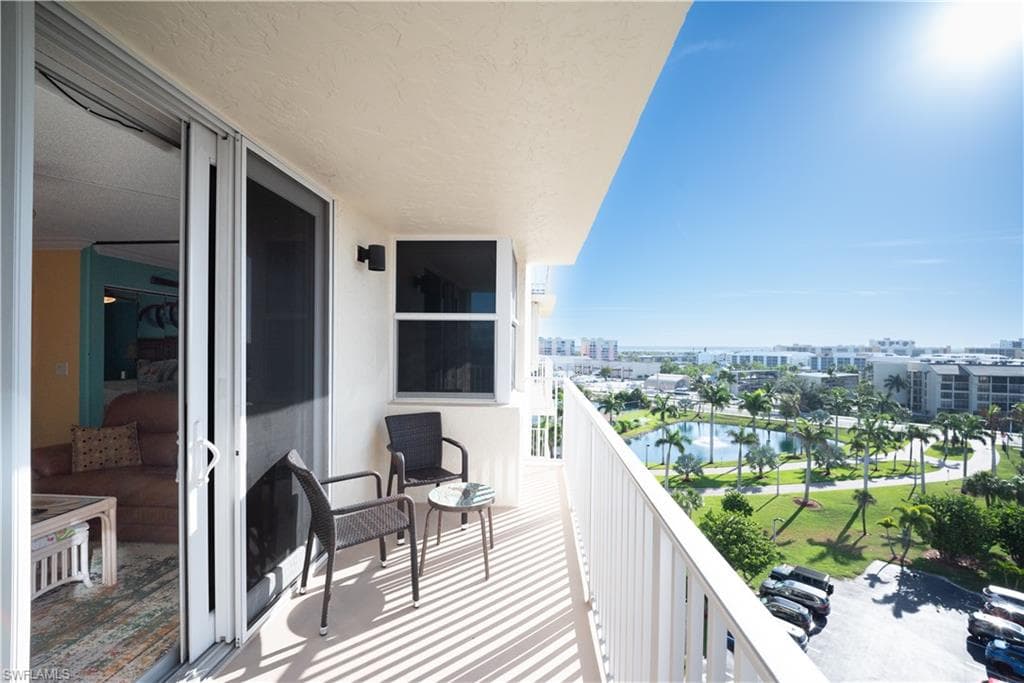 7360 Estero BLVD 703-32