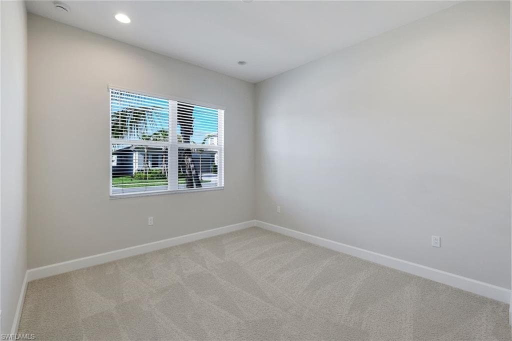 2565 Kingfisher DR-16
