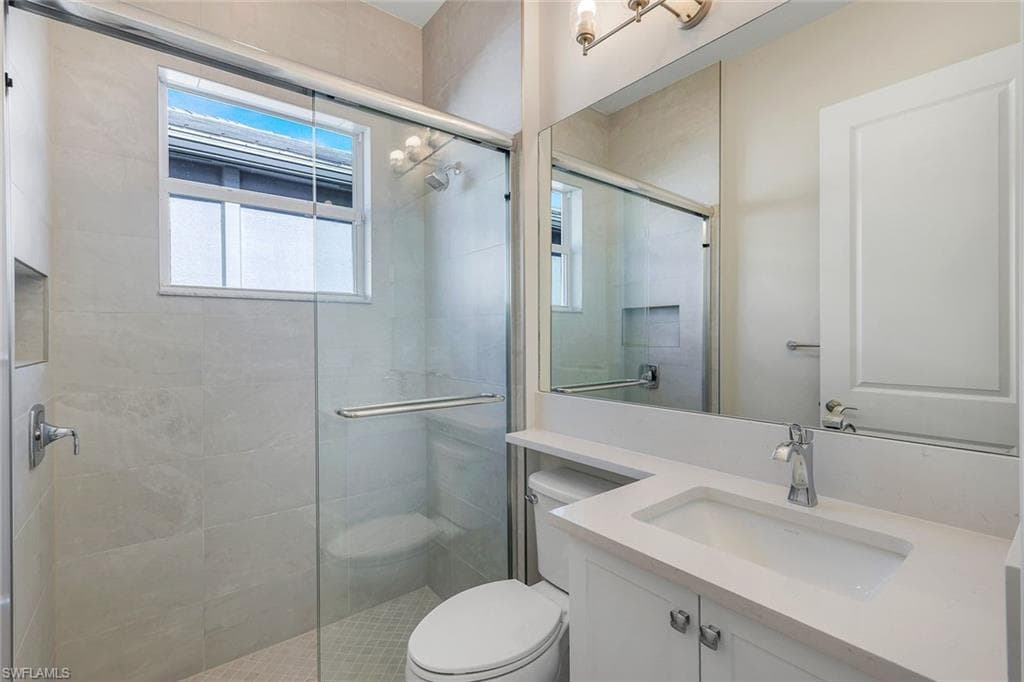 2565 Kingfisher DR-15
