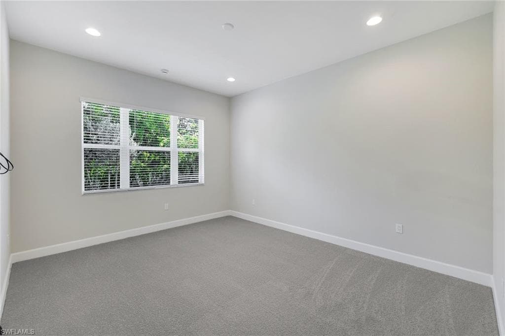 2565 Kingfisher DR-11