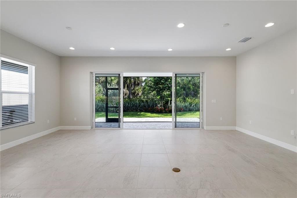 2565 Kingfisher DR-4