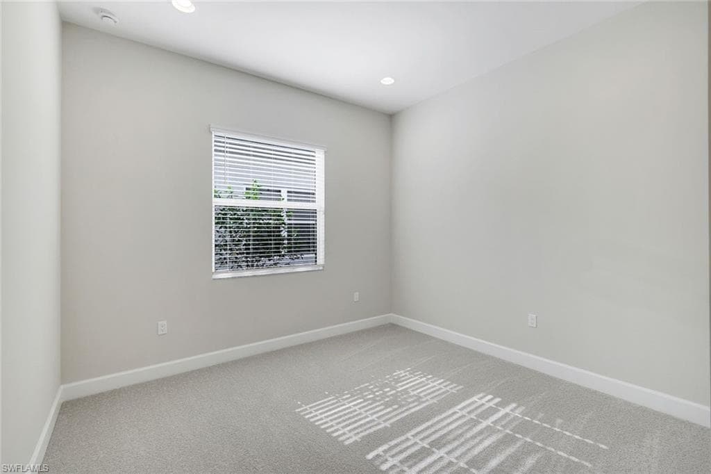 2565 Kingfisher DR-13