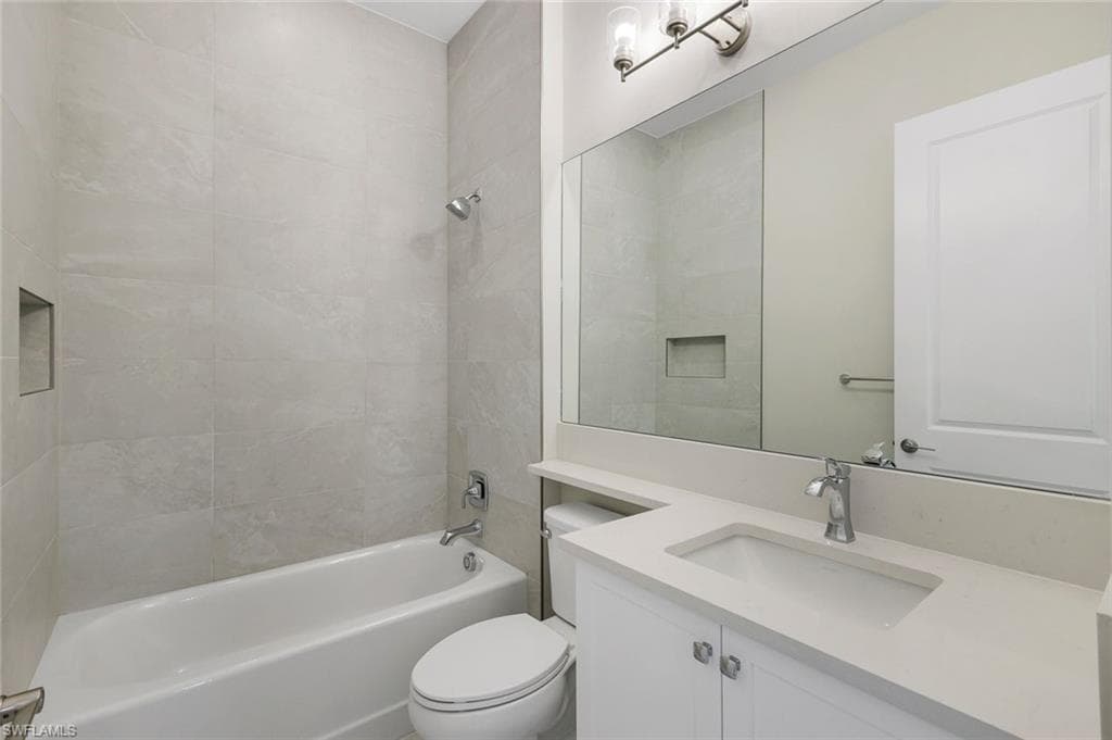2565 Kingfisher DR-17
