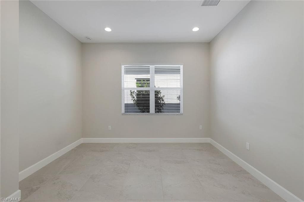 2565 Kingfisher DR-14