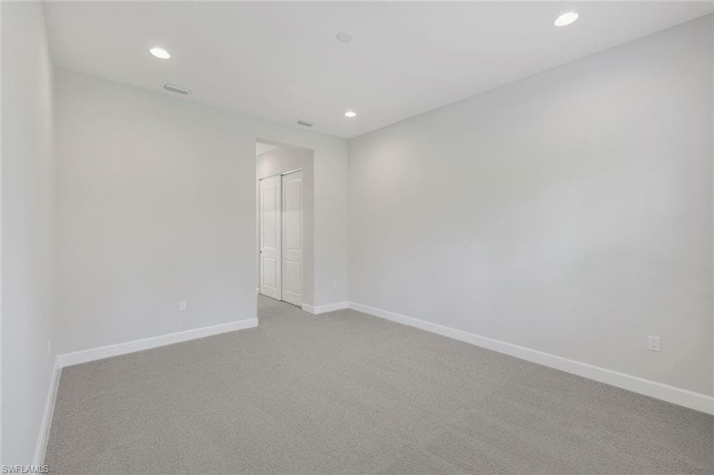 2565 Kingfisher DR-10