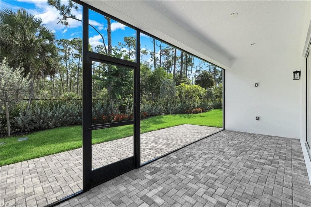 2565 Kingfisher DR-18