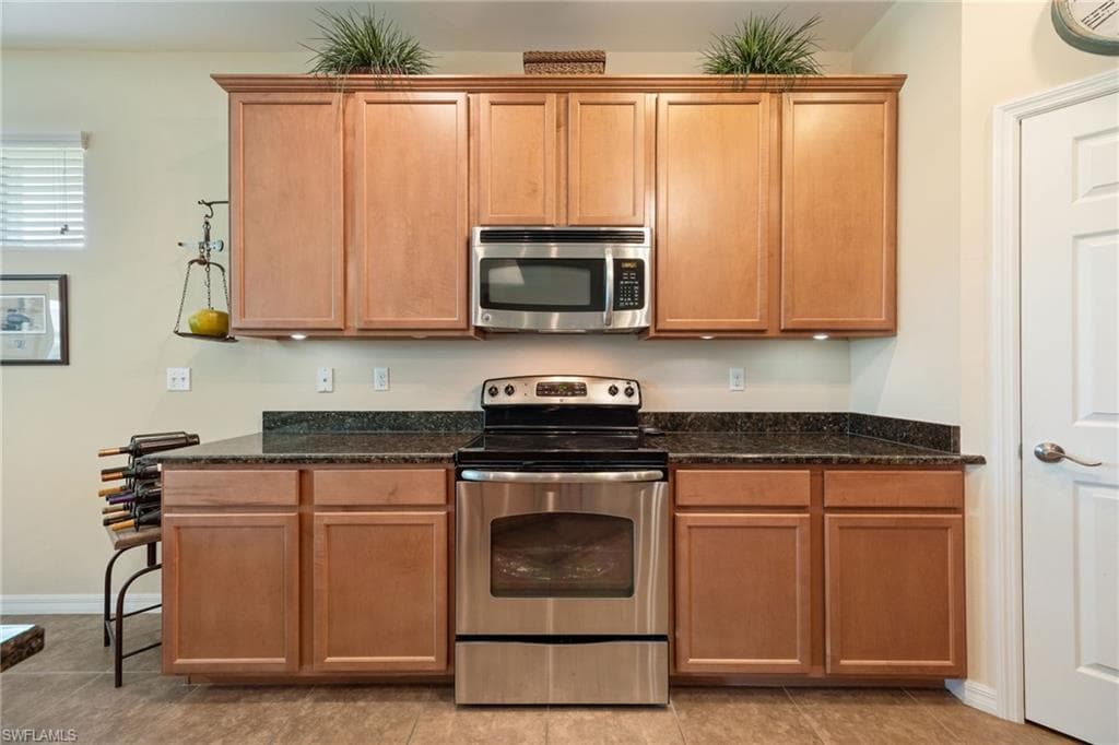 2466 Ashbury CIR-7
