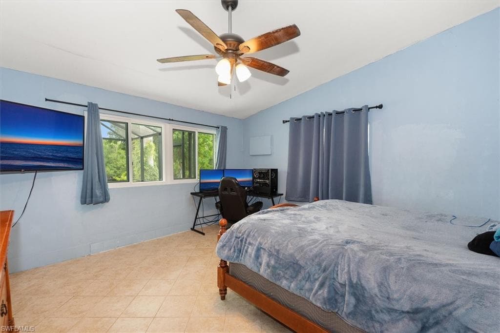 1721 Club House RD-26