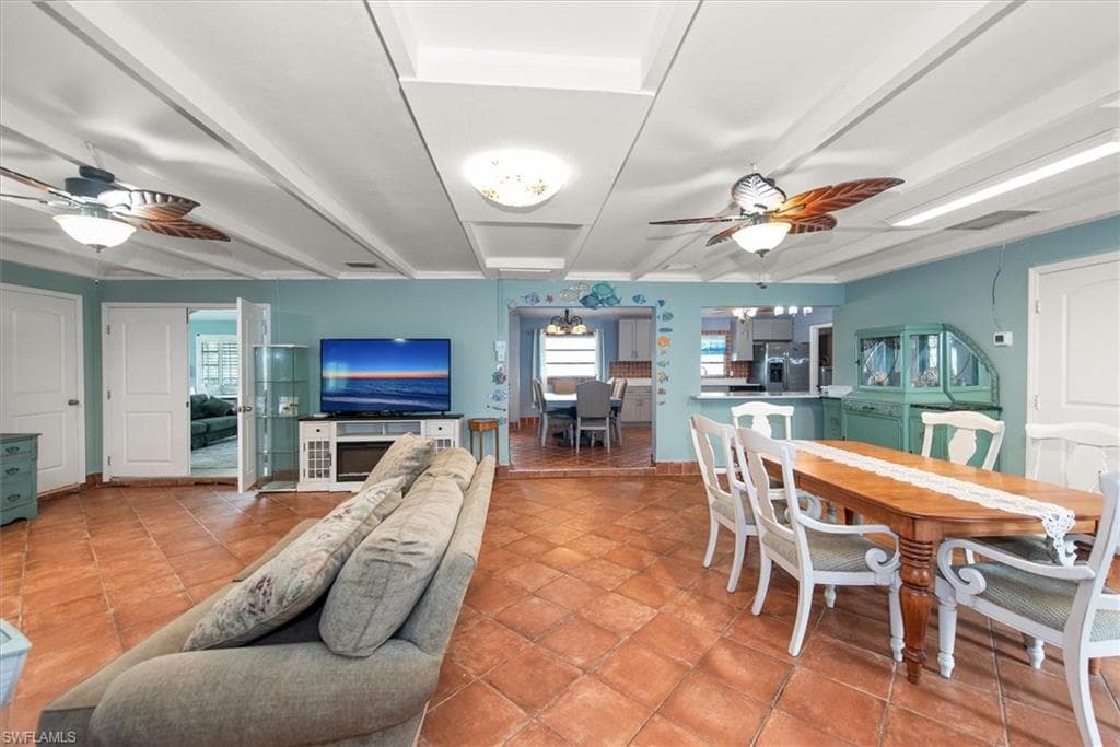 1721 Club House RD-12