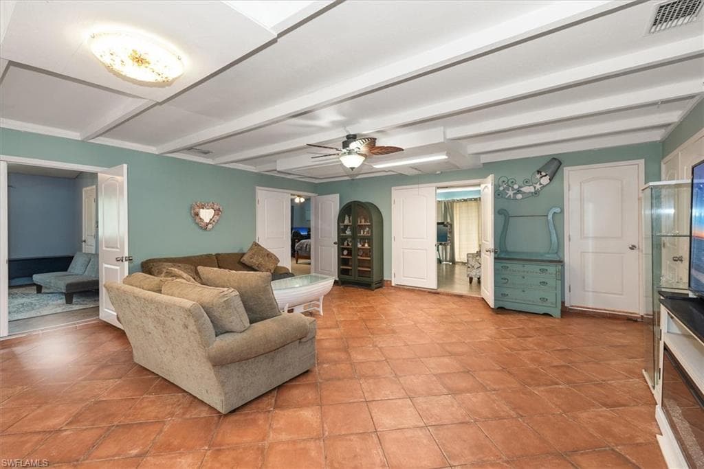 1721 Club House RD-16