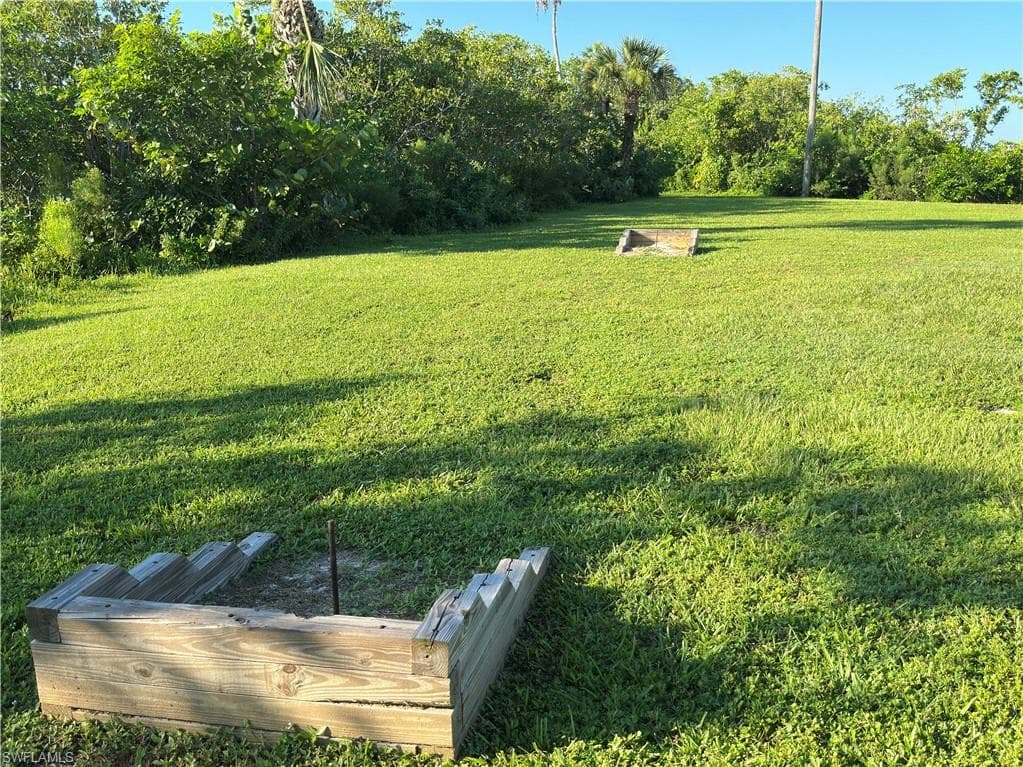 1721 Club House RD-46
