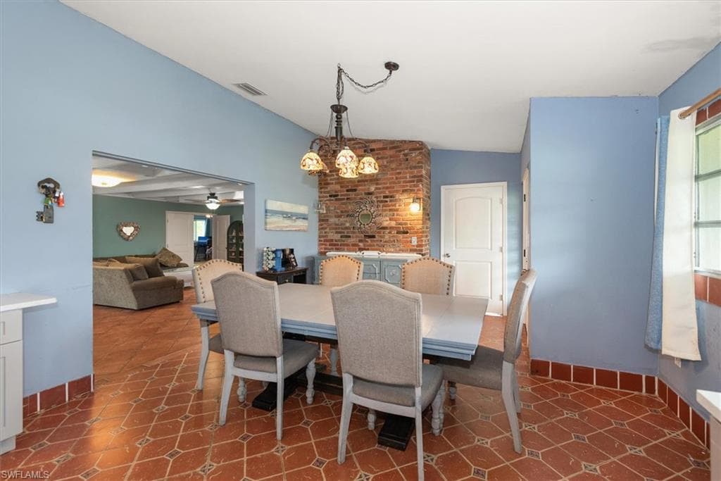 1721 Club House RD-15