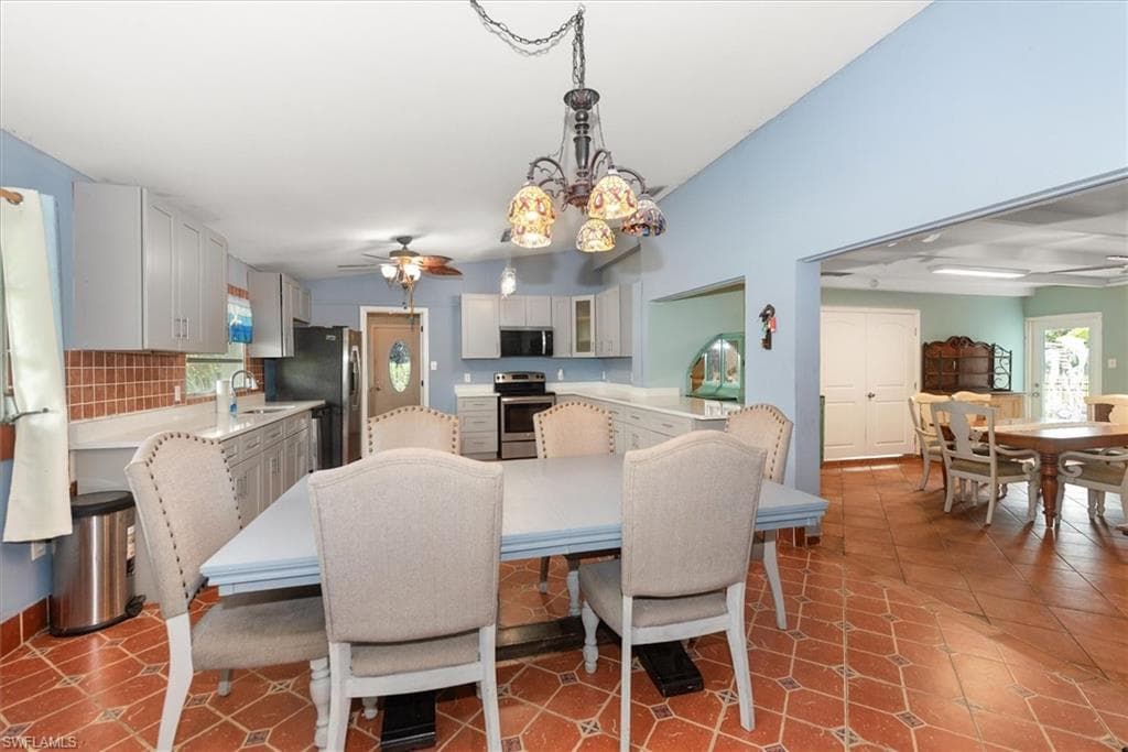 1721 Club House RD-11