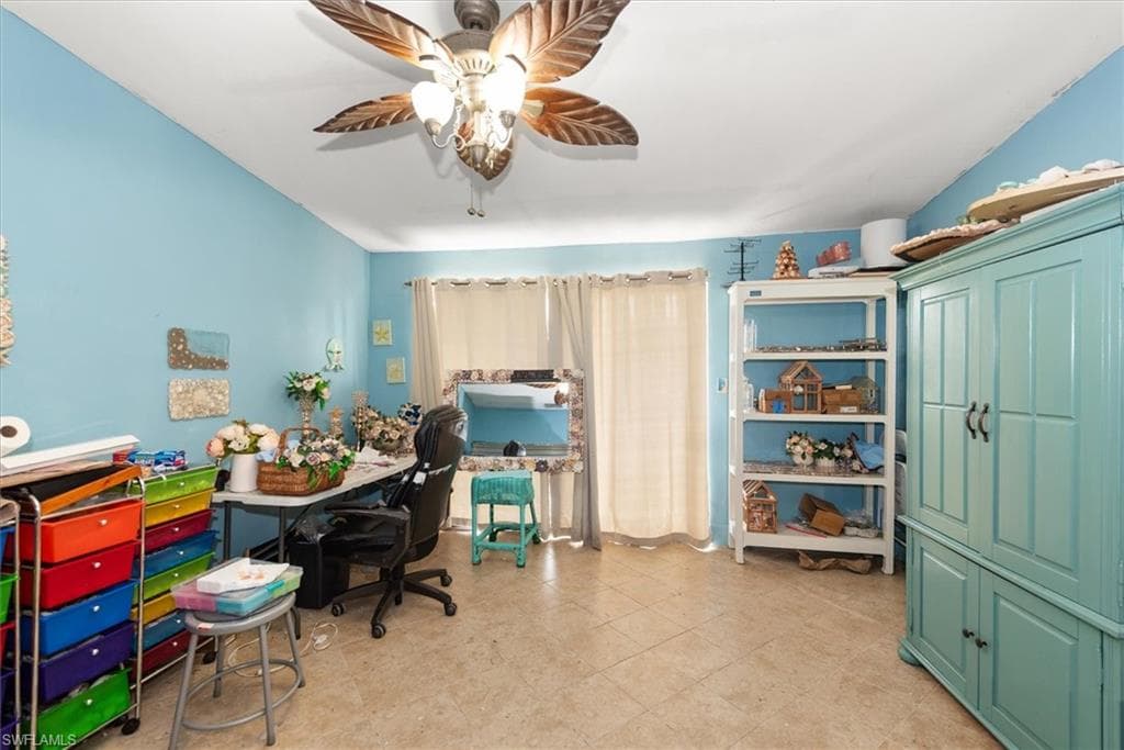 1721 Club House RD-25