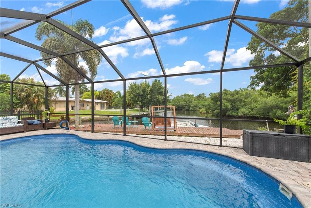 1721 Club House RD-35