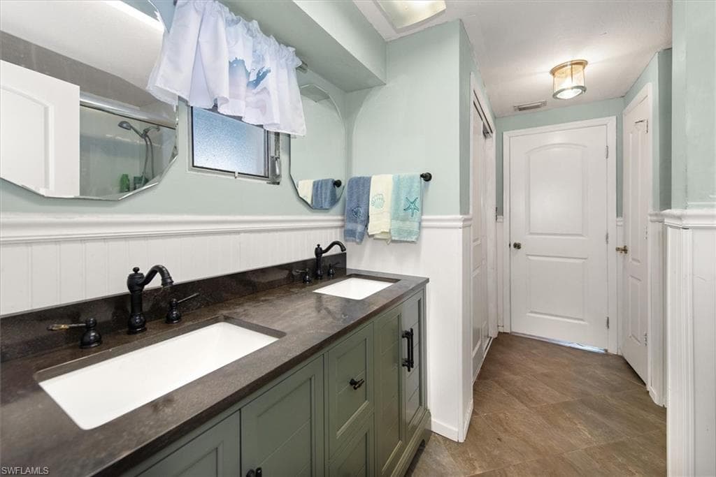 1721 Club House RD-27