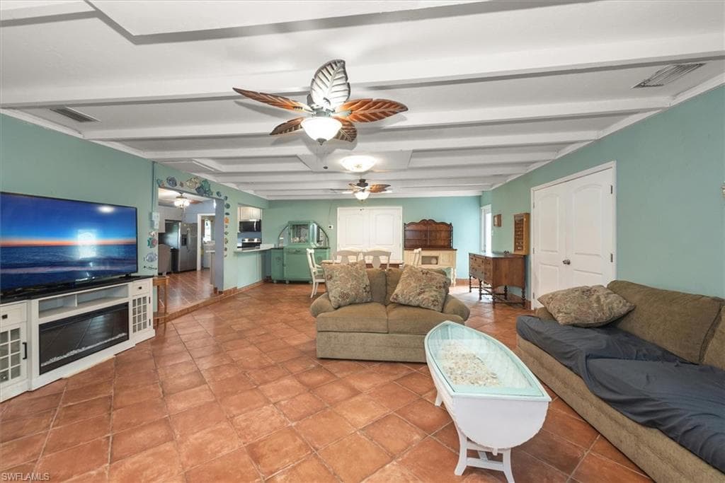 1721 Club House RD-8