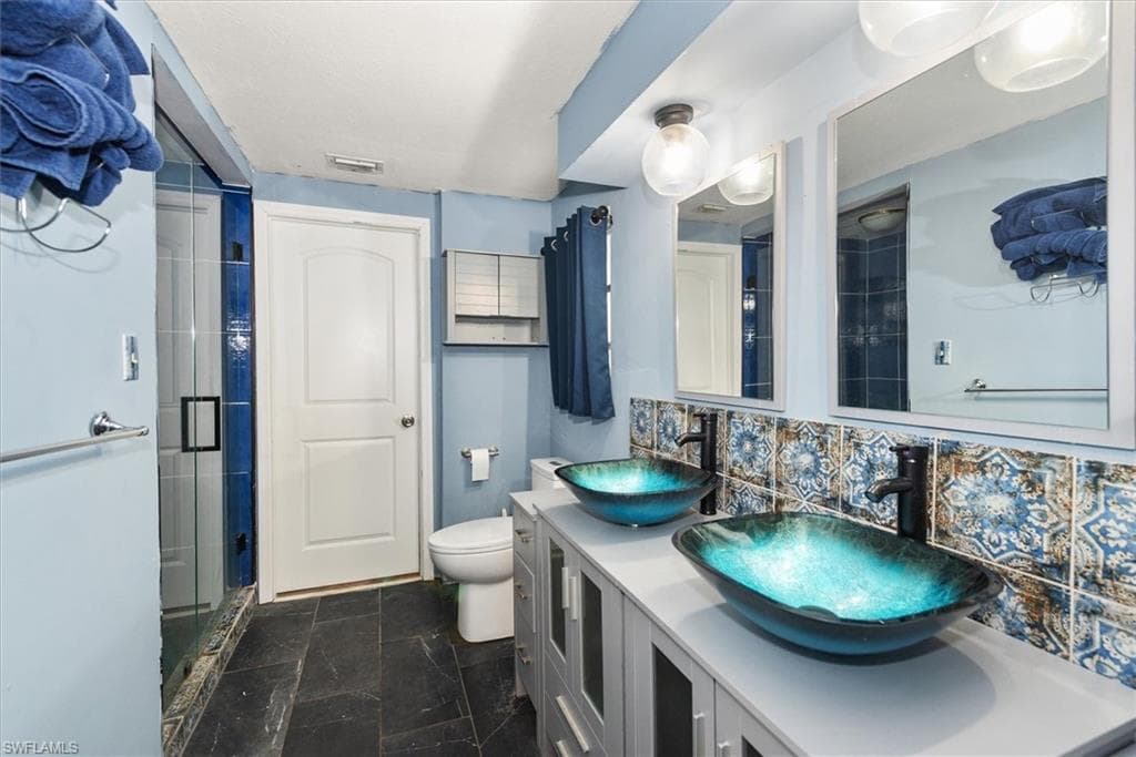 1721 Club House RD-23