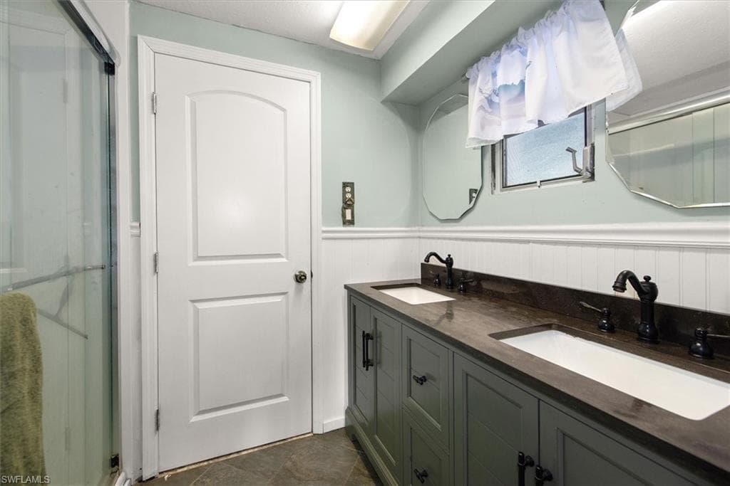 1721 Club House RD-29