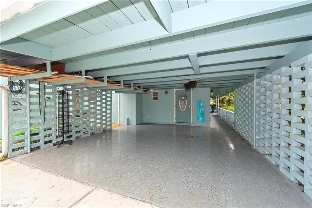 1721 Club House RD-37