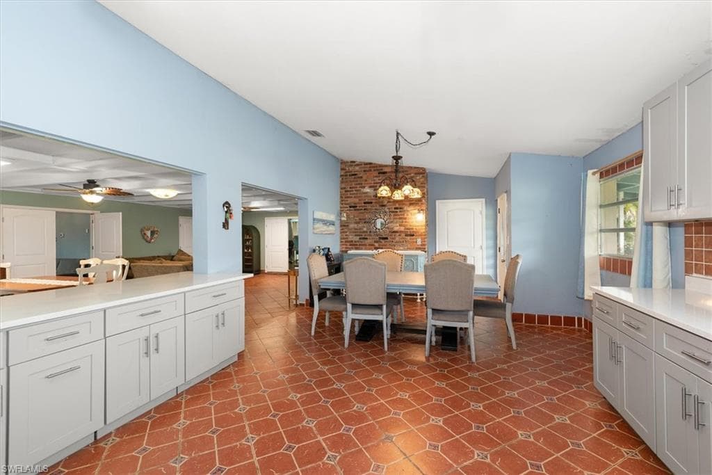 1721 Club House RD-9