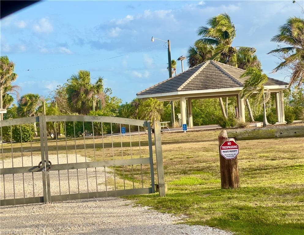 1721 Club House RD-43