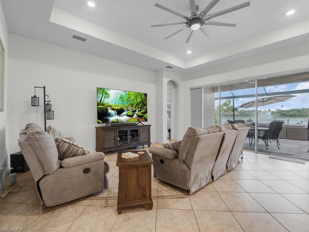 3271 Baravaldo CIR-19