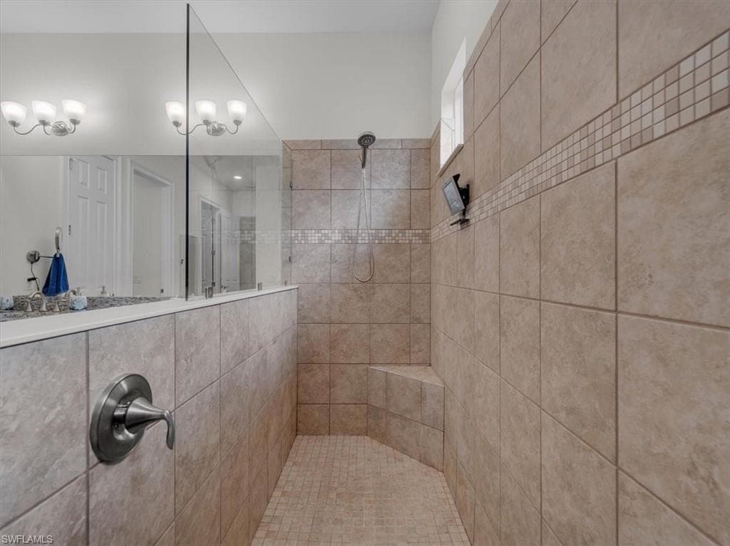 3271 Baravaldo CIR-33