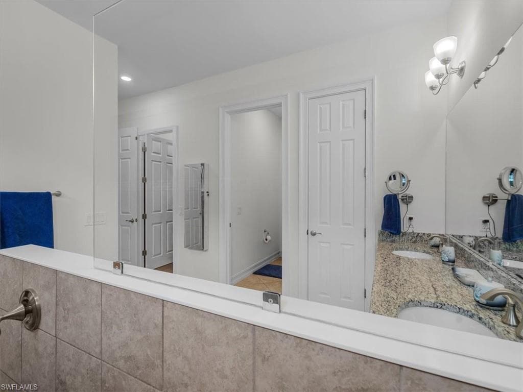 3271 Baravaldo CIR-34