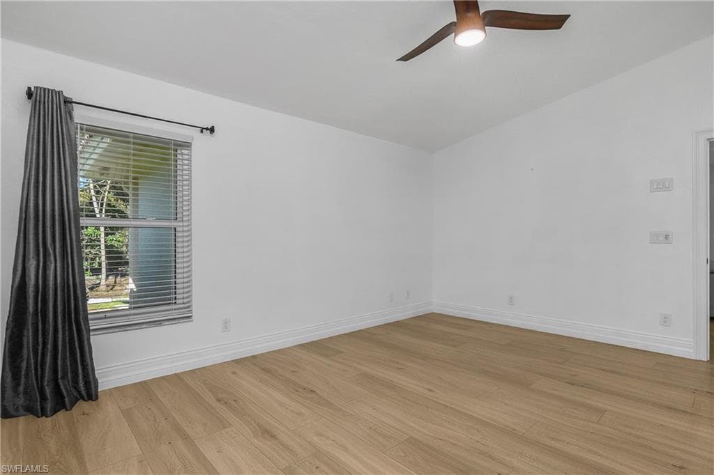 401 Countryside DR-23