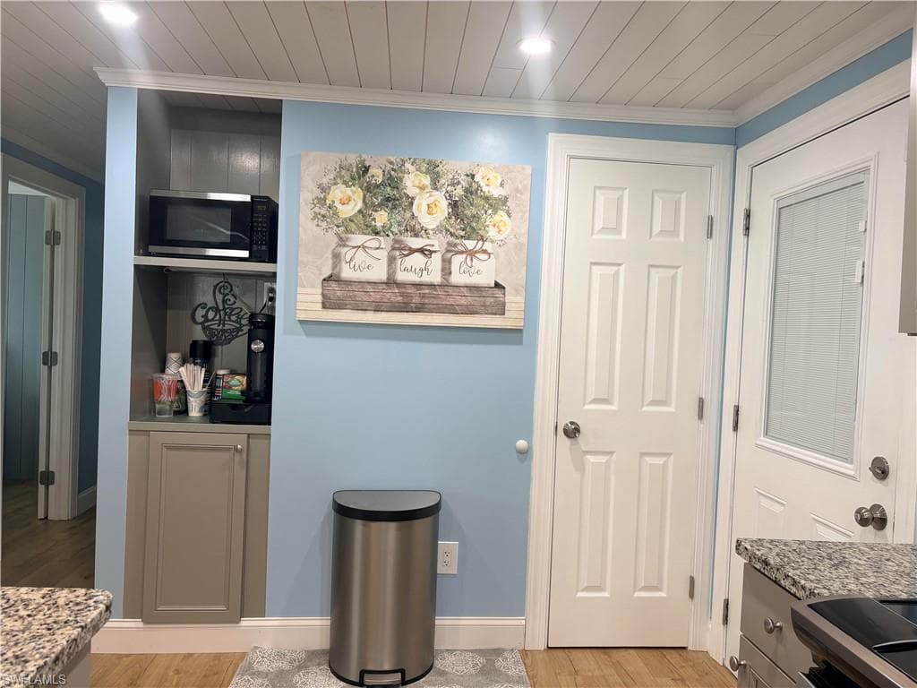 2781 Indianwood DR-16