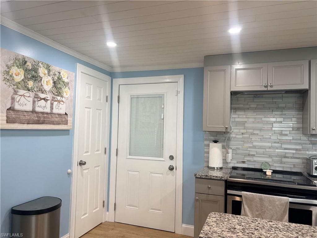 2781 Indianwood DR-17
