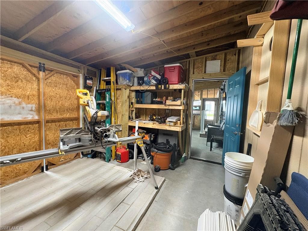 2781 Indianwood DR-36