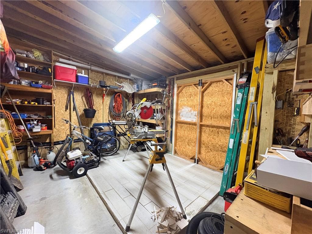 2781 Indianwood DR-38