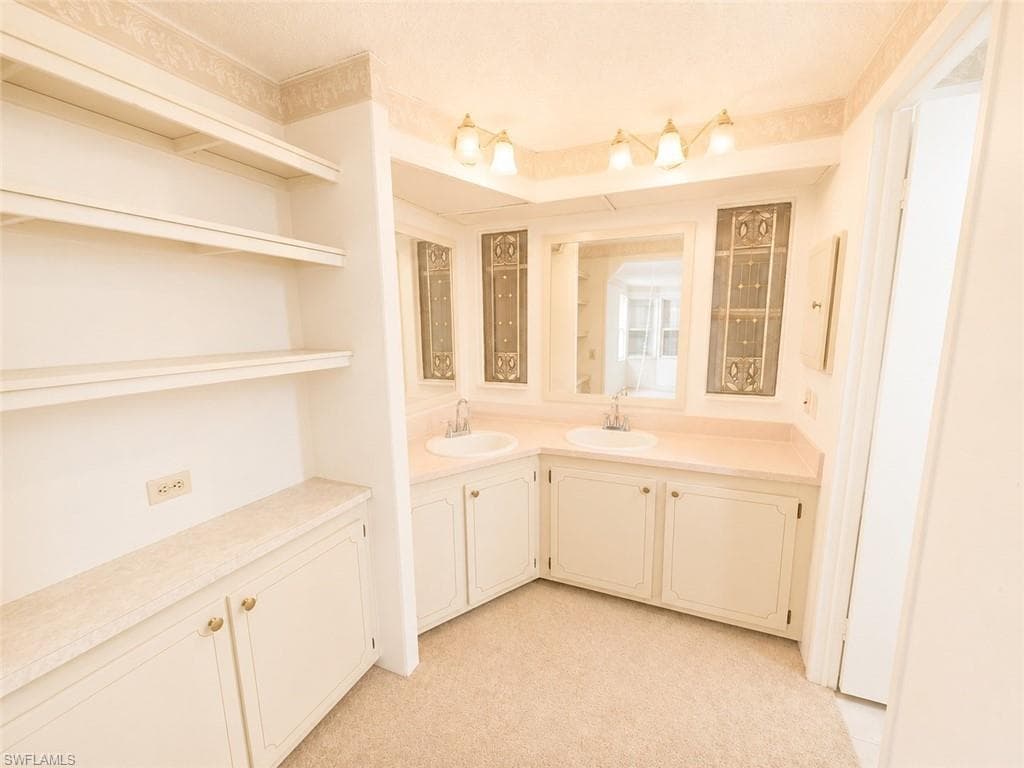 20 Grosbeak LN 20-9