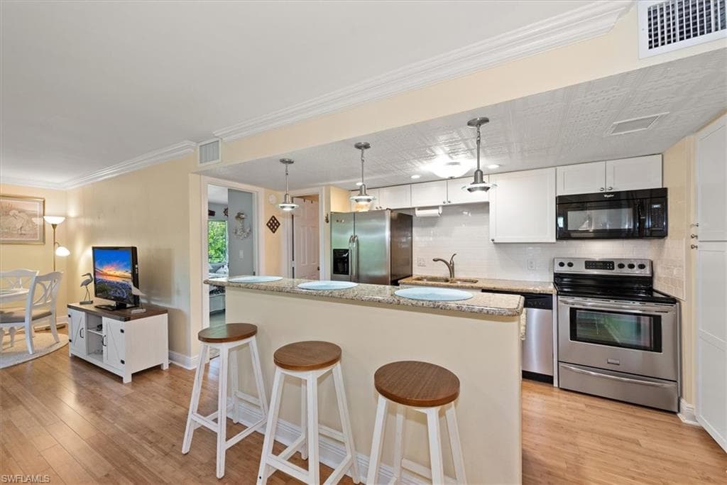 200 Palm DR 4-5