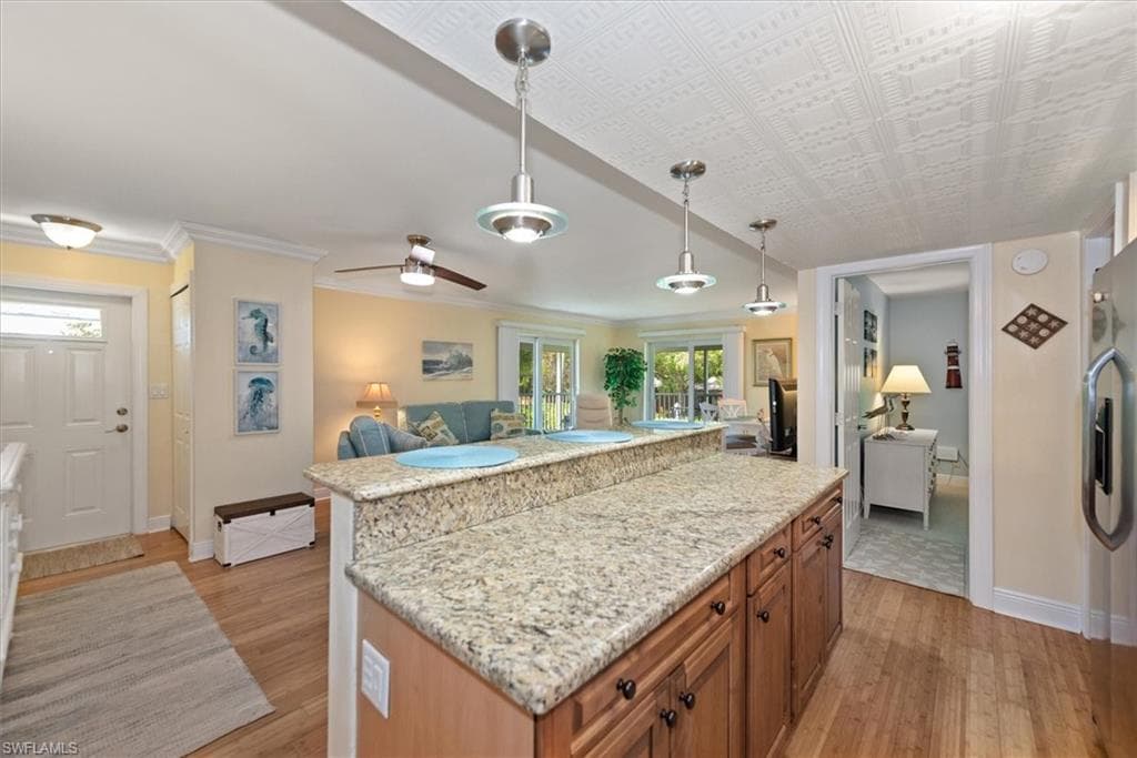 200 Palm DR 4-6