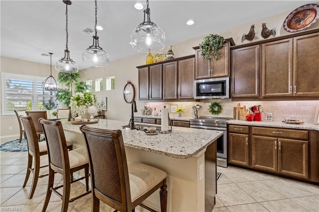 2875 Sunset Pointe CIR E-7