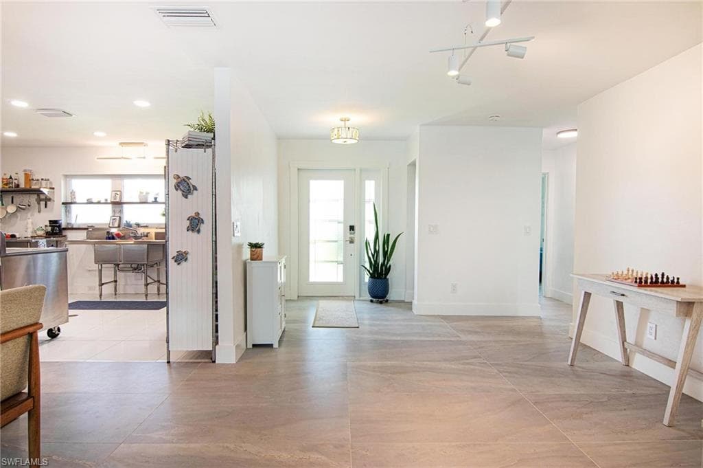 1300 Thompson ST-22