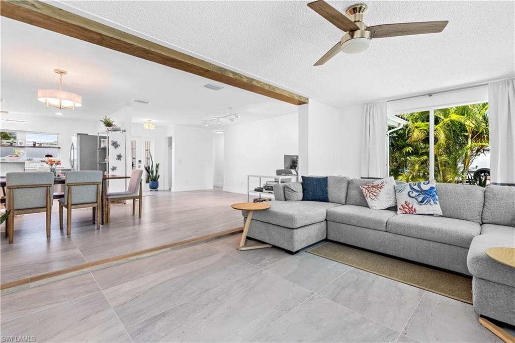 1300 Thompson ST-5